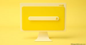 Ein gelber gebastelter Computer-Bildschirm, der eine leere Suchzeile zeigt, mit der Suchmaschinen-Werbung betrieben werden kann